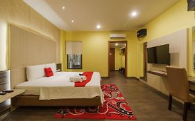 RedDoorz Plus near Dunia Fantasi Ancol