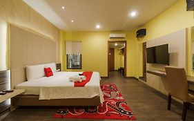 RedDoorz Plus near Dunia Fantasi Ancol